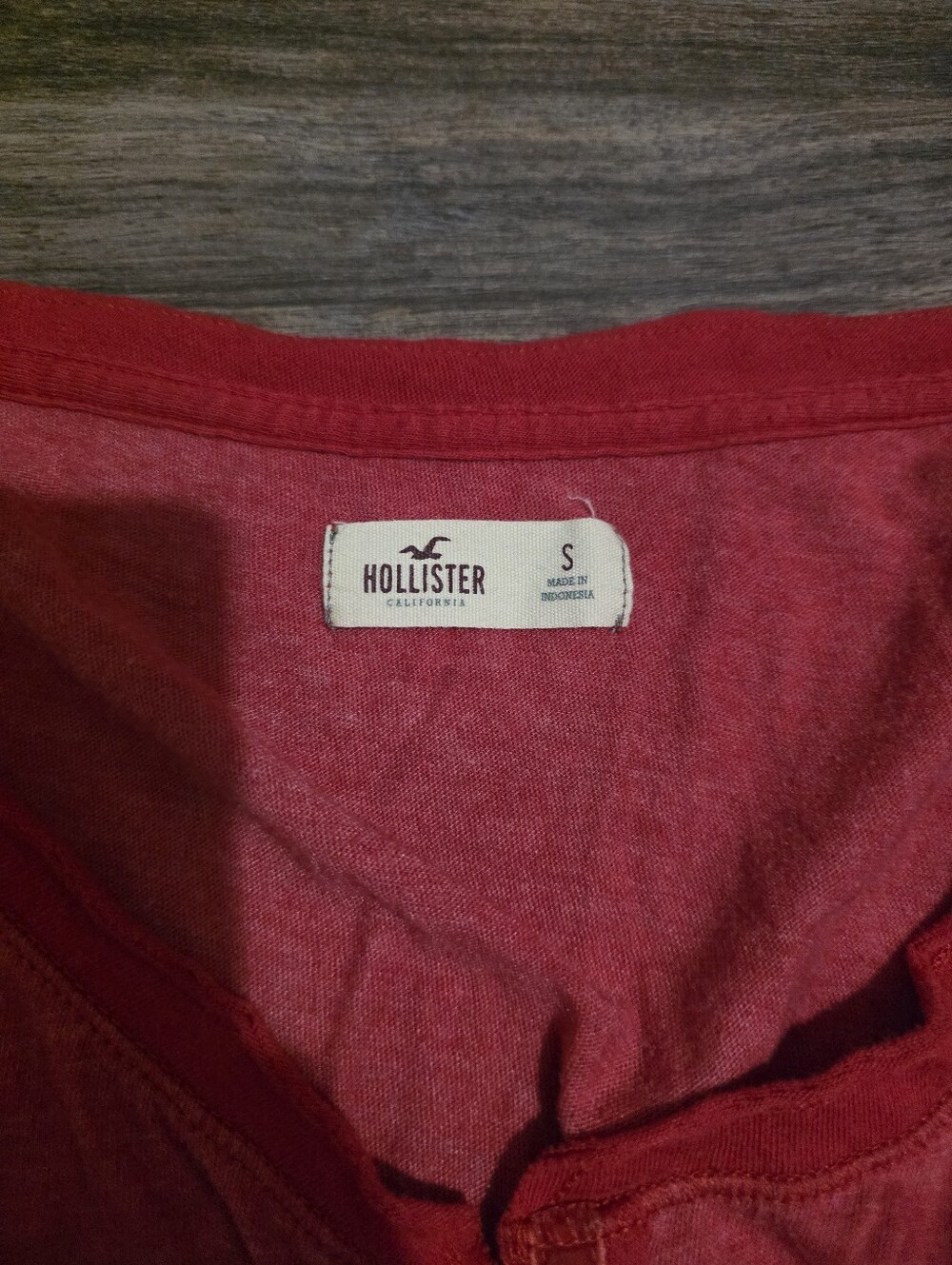 Hollister Elena Gilbert red henley top 2000s Y2k Size Small - Picture 3 of 3